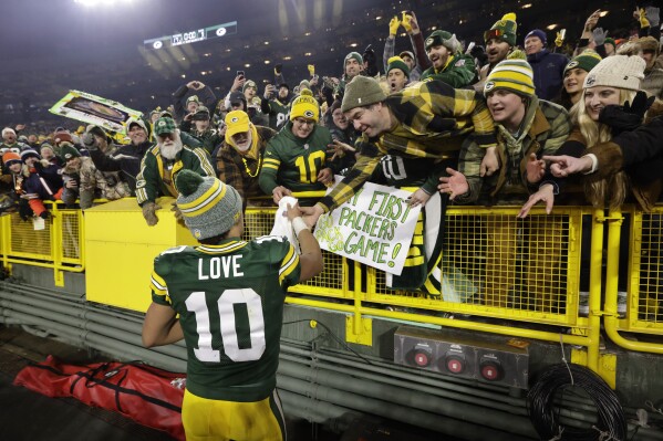 Nfl games with fans hotsell